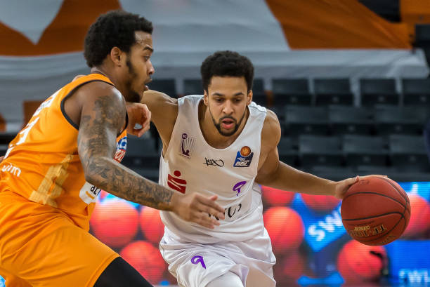 并不取决于 并不取决于