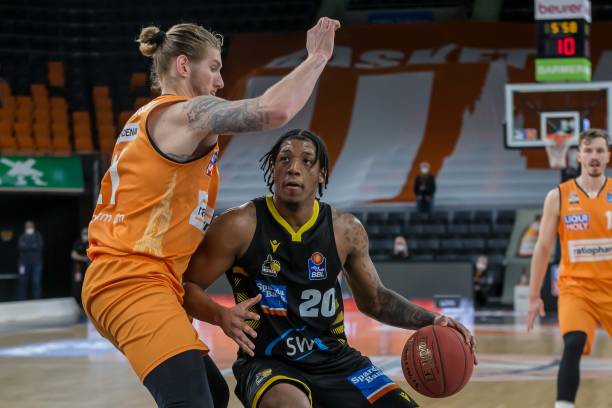 格外刺痛人 格外刺痛人